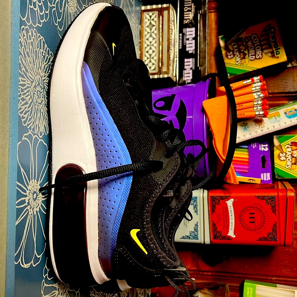 Air Max women’s size 8.5